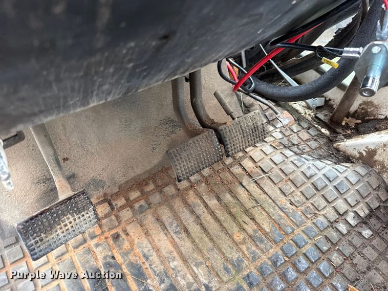 image for item DY8224 Case 1690 tractor