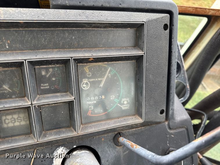 image for item DY8224 Case 1690 tractor