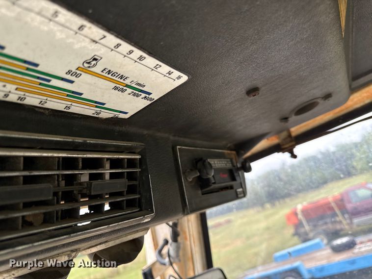 image for item DY8224 Case 1690 tractor