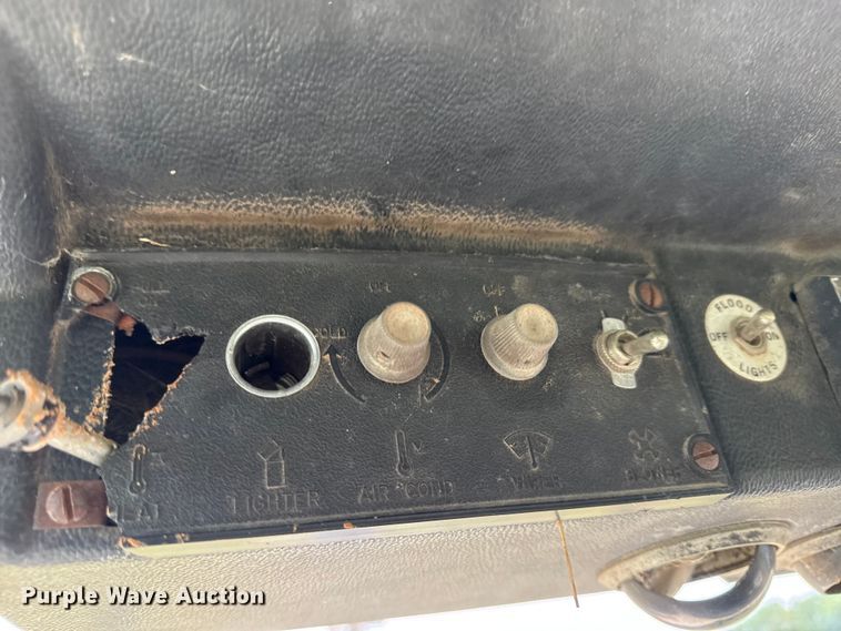 image for item DY8224 Case 1690 tractor