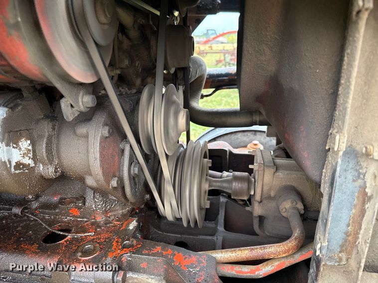 image for item DY8224 Case 1690 tractor