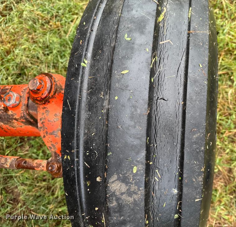 image for item DY8224 Case 1690 tractor