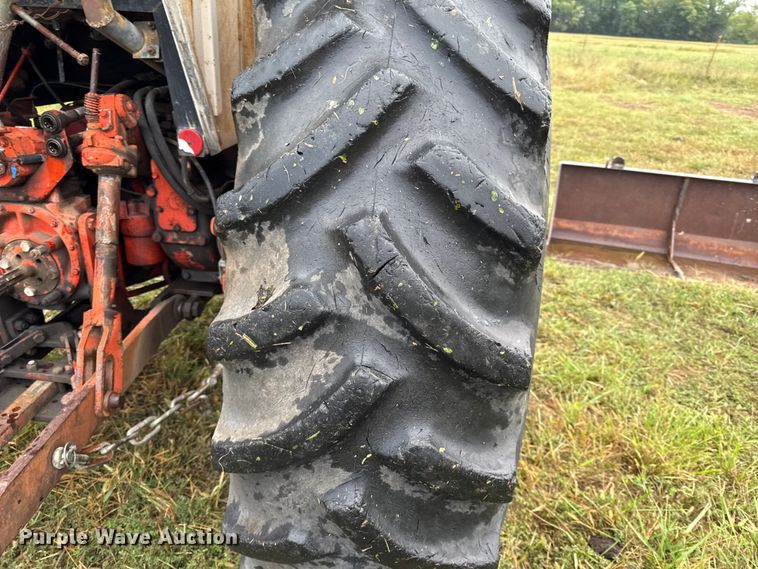 image for item DY8224 Case 1690 tractor