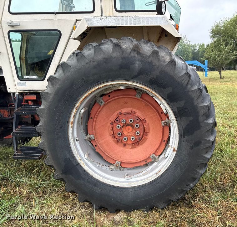 image for item DY8224 Case 1690 tractor