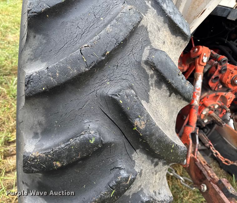 image for item DY8224 Case 1690 tractor