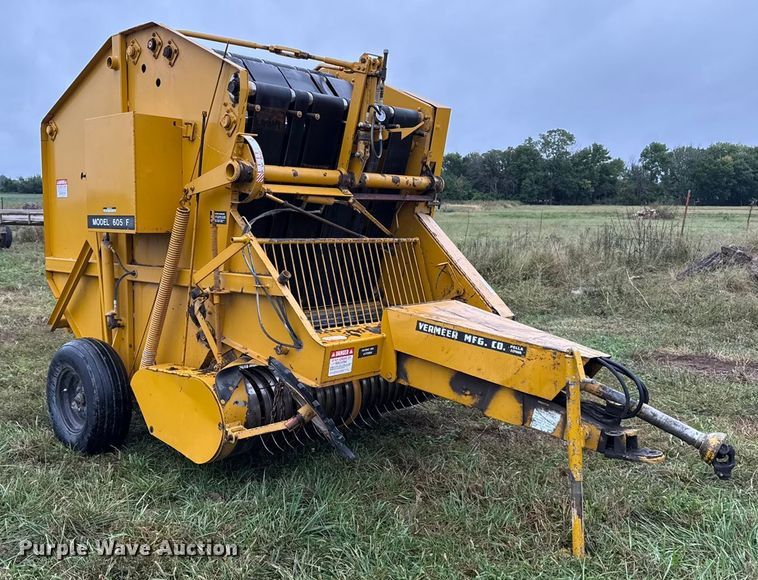 image for item DY8225 Vermeer 605F  round baler
