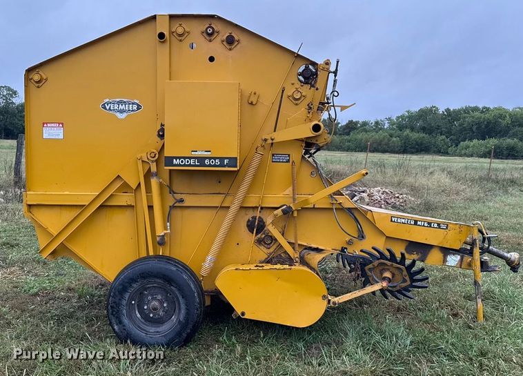 image for item DY8225 Vermeer 605F  round baler