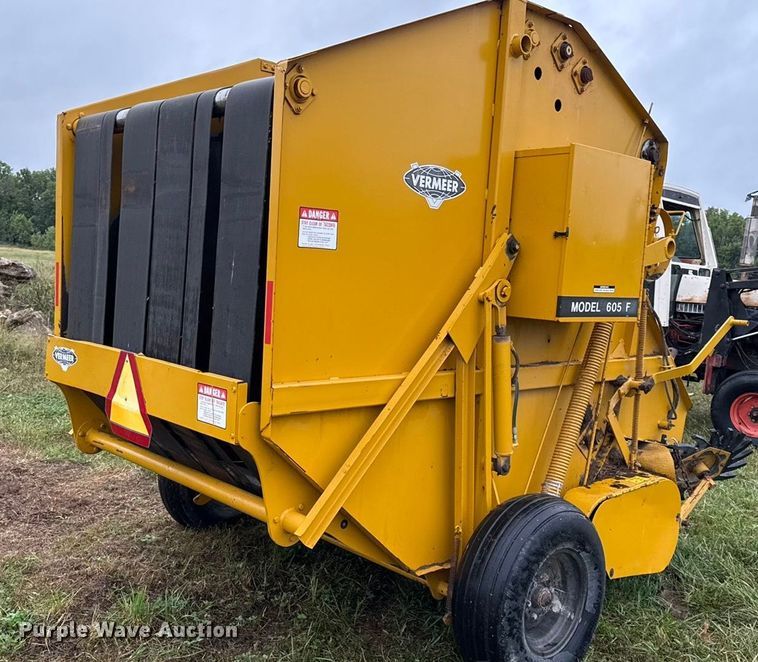 image for item DY8225 Vermeer 605F  round baler