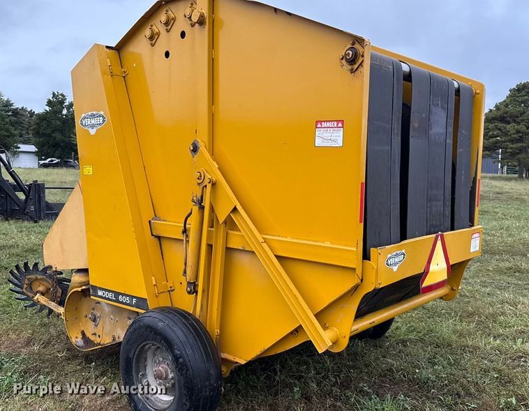 image for item DY8225 Vermeer 605F  round baler