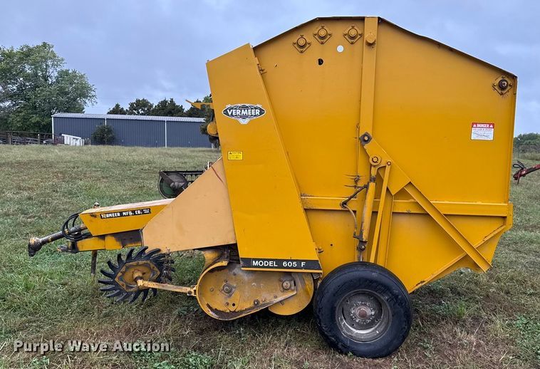 image for item DY8225 Vermeer 605F  round baler