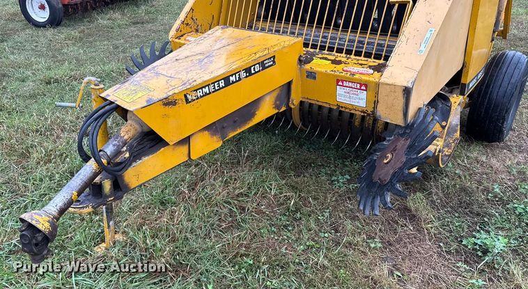 image for item DY8225 Vermeer 605F  round baler