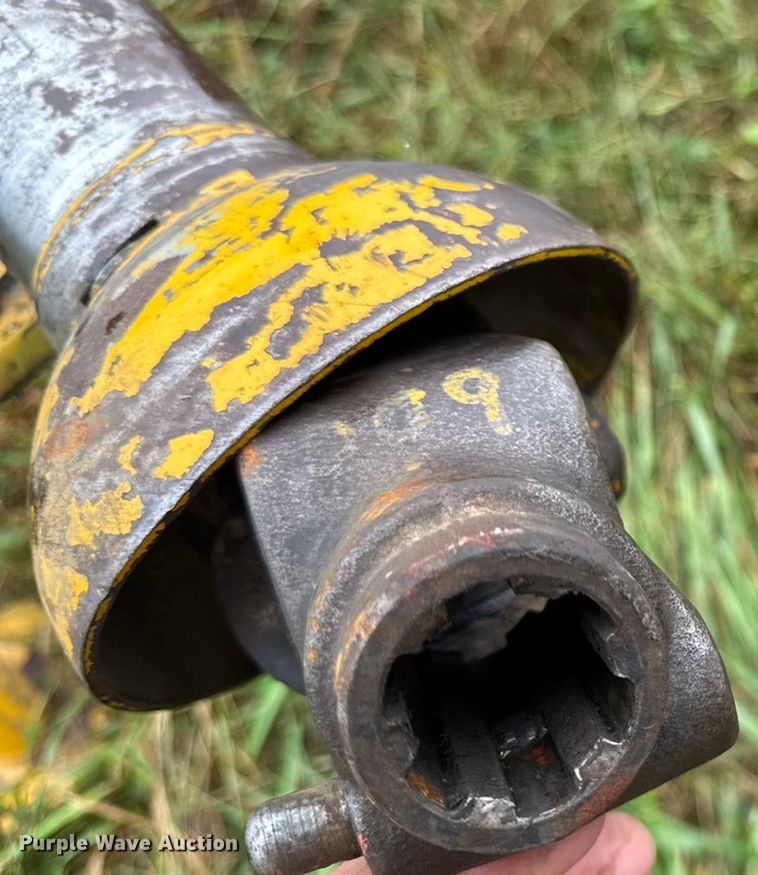 image for item DY8225 Vermeer 605F  round baler