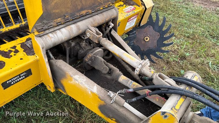 image for item DY8225 Vermeer 605F  round baler