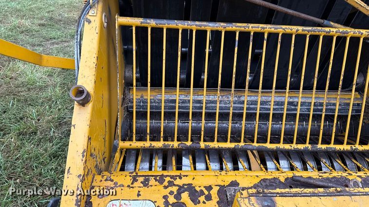image for item DY8225 Vermeer 605F  round baler