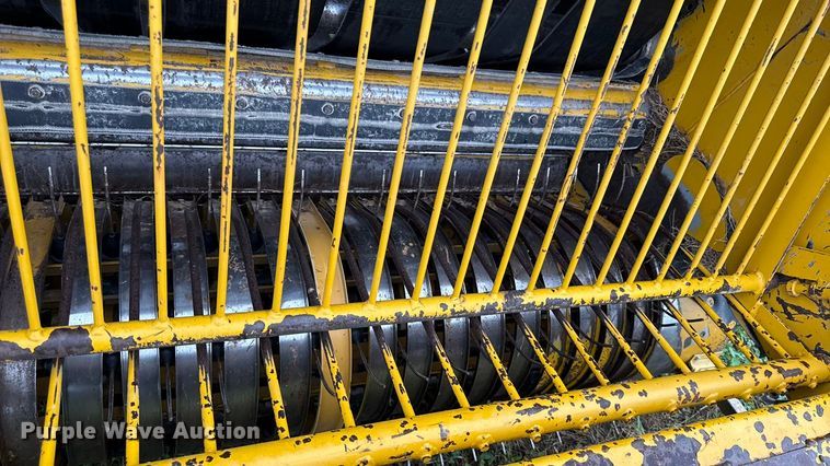 image for item DY8225 Vermeer 605F  round baler