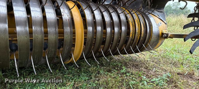 image for item DY8225 Vermeer 605F  round baler