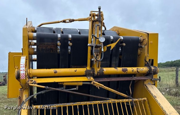 image for item DY8225 Vermeer 605F  round baler
