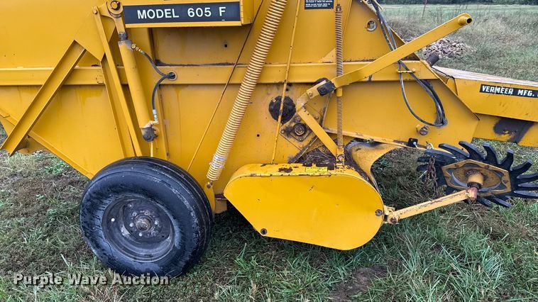 image for item DY8225 Vermeer 605F  round baler