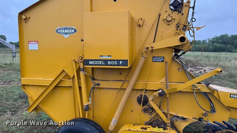 image for item DY8225 Vermeer 605F  round baler