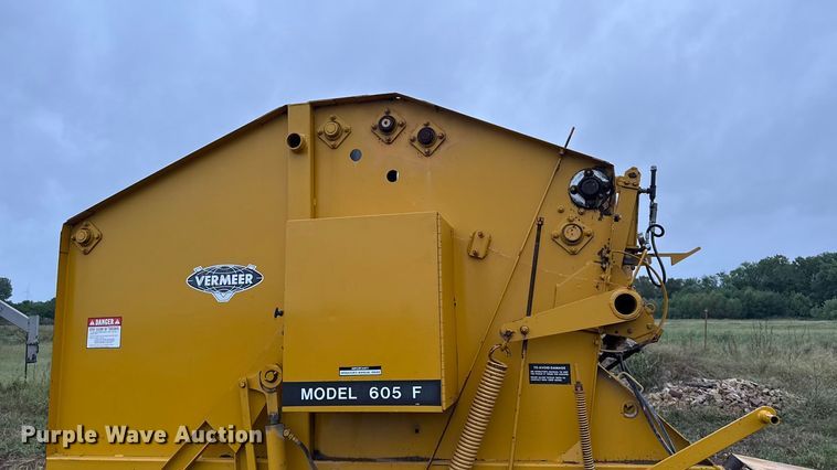 image for item DY8225 Vermeer 605F  round baler