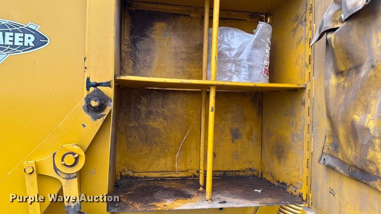 image for item DY8225 Vermeer 605F  round baler