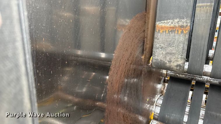 image for item DY8225 Vermeer 605F  round baler