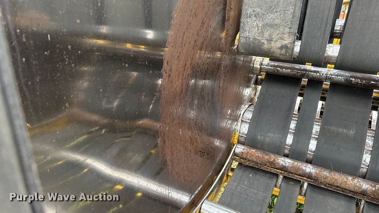 image for item DY8225 Vermeer 605F  round baler