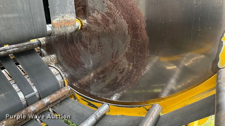 image for item DY8225 Vermeer 605F  round baler