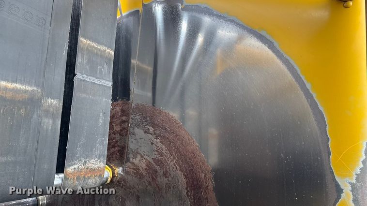 image for item DY8225 Vermeer 605F  round baler