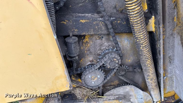 image for item DY8225 Vermeer 605F  round baler