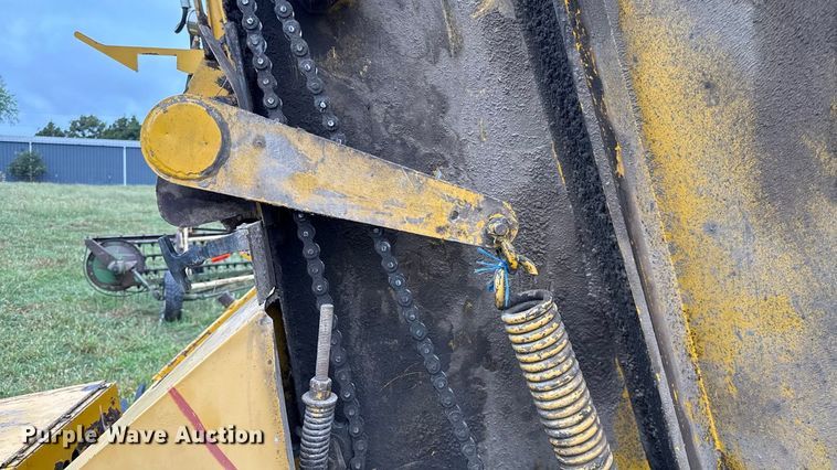 image for item DY8225 Vermeer 605F  round baler