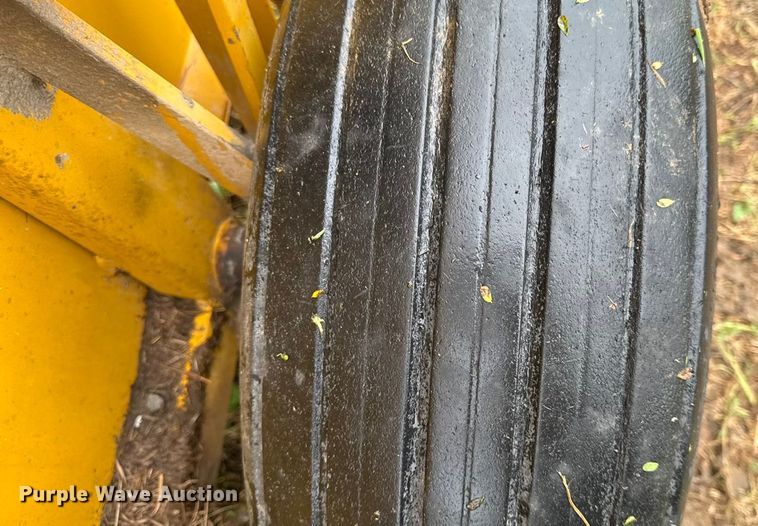 image for item DY8225 Vermeer 605F  round baler