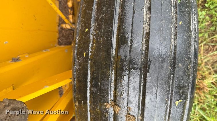 image for item DY8225 Vermeer 605F  round baler