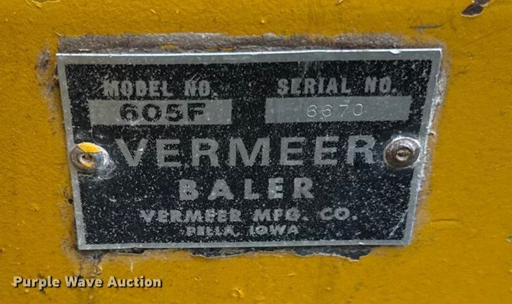 image for item DY8225 Vermeer 605F  round baler