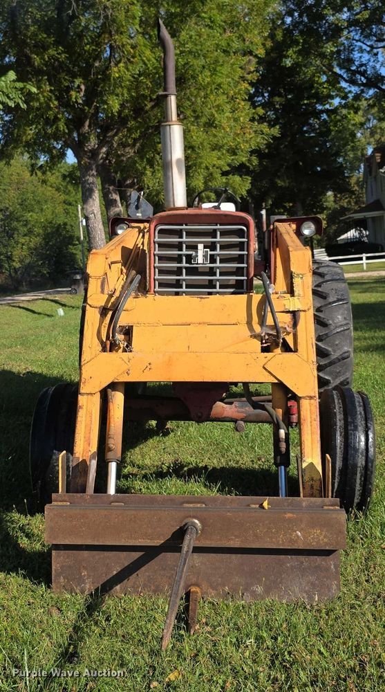 image for item DZ6385 International Harvester 756D tractor