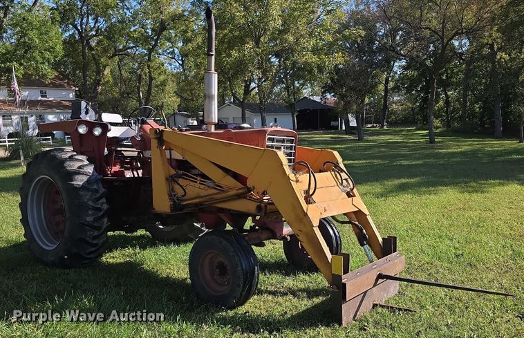 image for item DZ6385 International Harvester 756D tractor