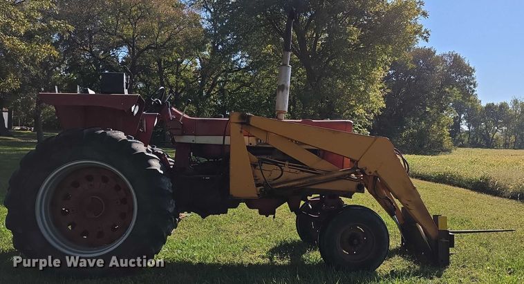 image for item DZ6385 International Harvester 756D tractor