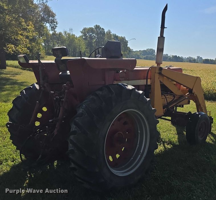 image for item DZ6385 International Harvester 756D tractor