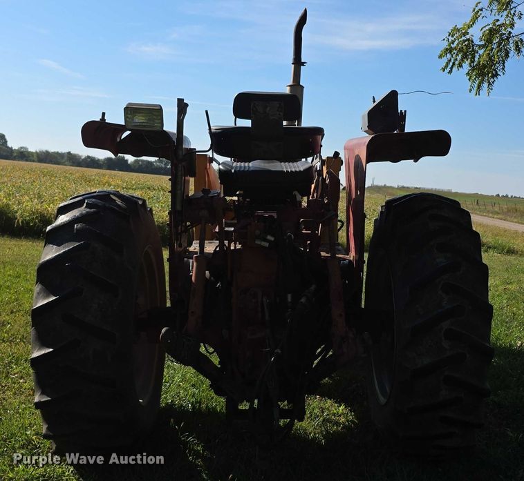 image for item DZ6385 International Harvester 756D tractor