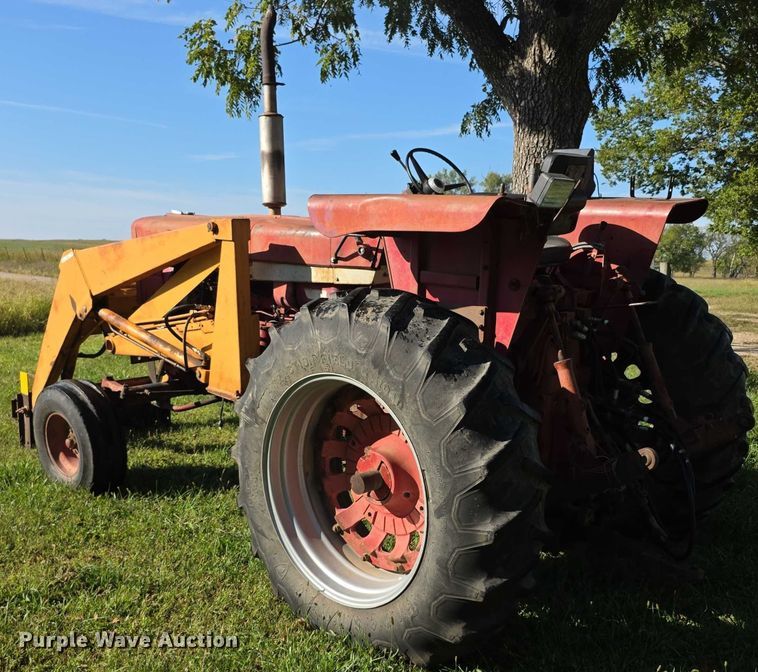 image for item DZ6385 International Harvester 756D tractor