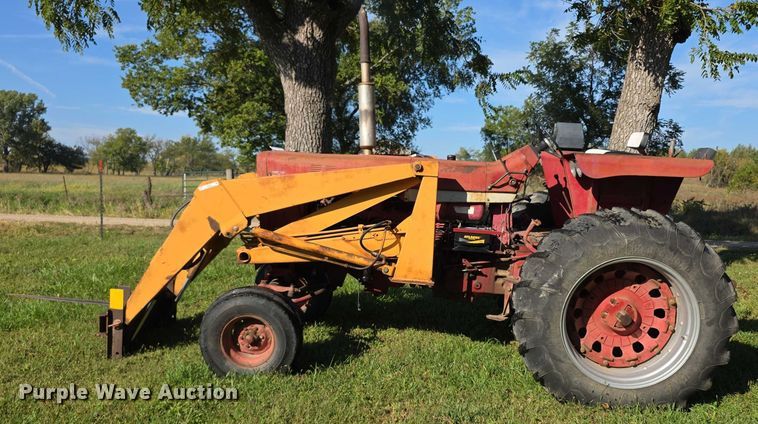 image for item DZ6385 International Harvester 756D tractor