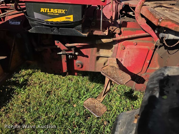 image for item DZ6385 International Harvester 756D tractor