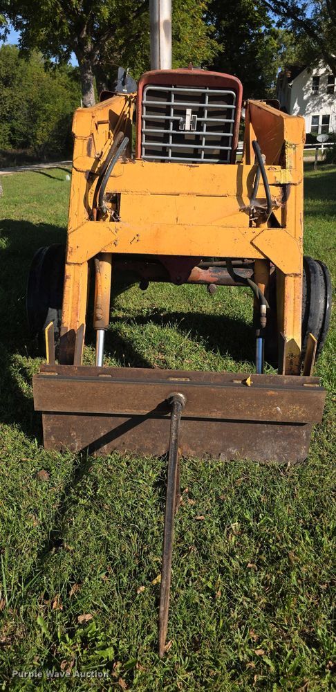 image for item DZ6385 International Harvester 756D tractor