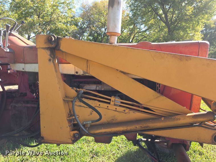 image for item DZ6385 International Harvester 756D tractor