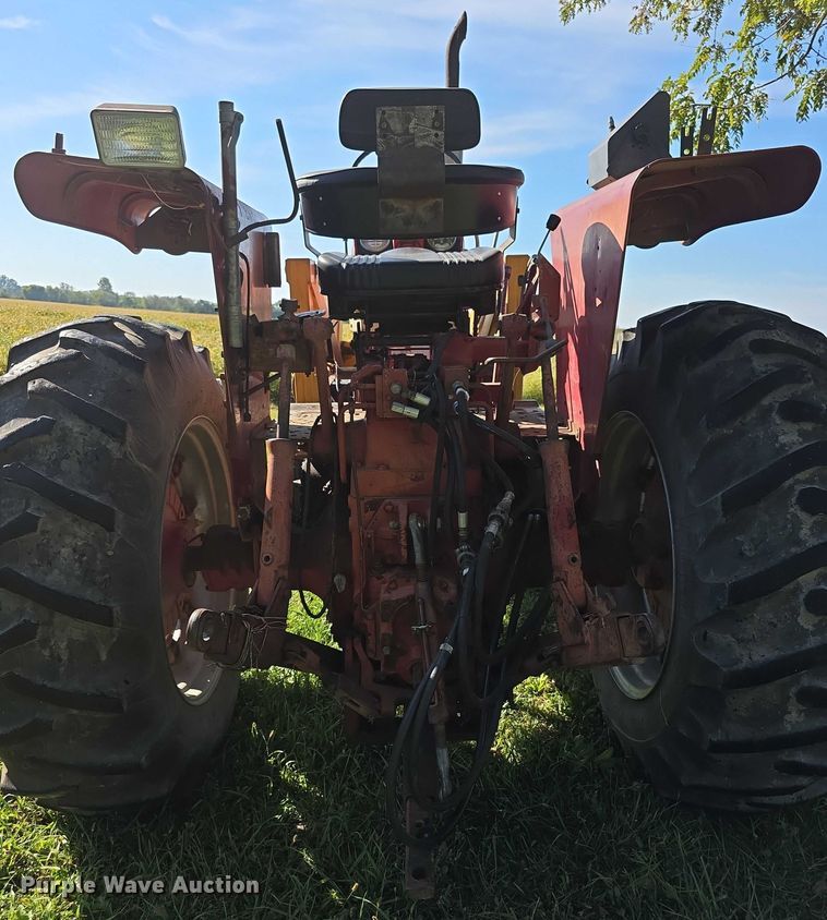 image for item DZ6385 International Harvester 756D tractor