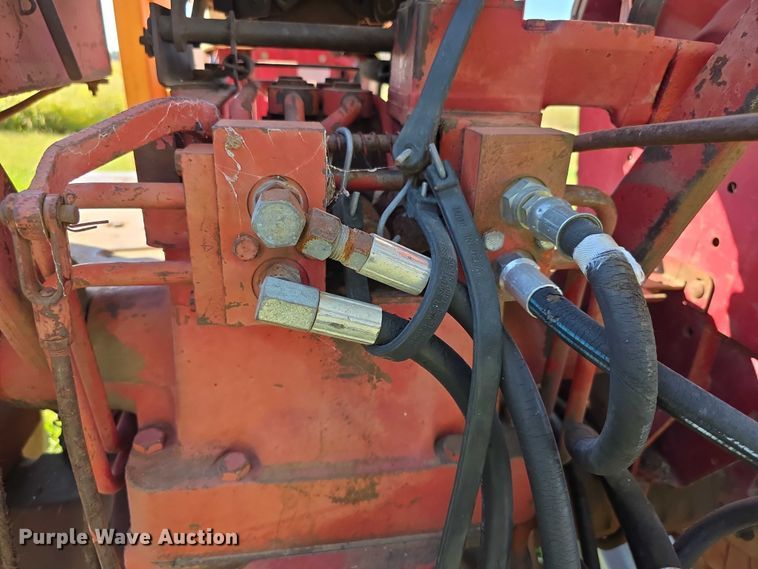 image for item DZ6385 International Harvester 756D tractor