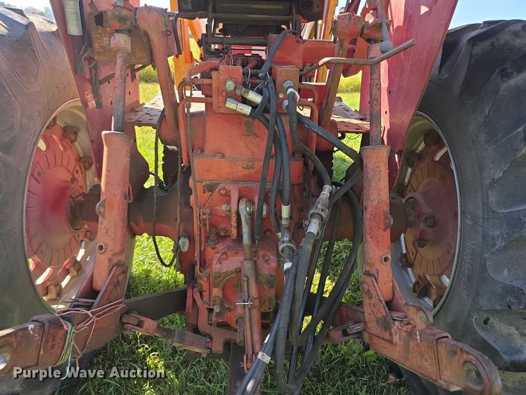 image for item DZ6385 International Harvester 756D tractor