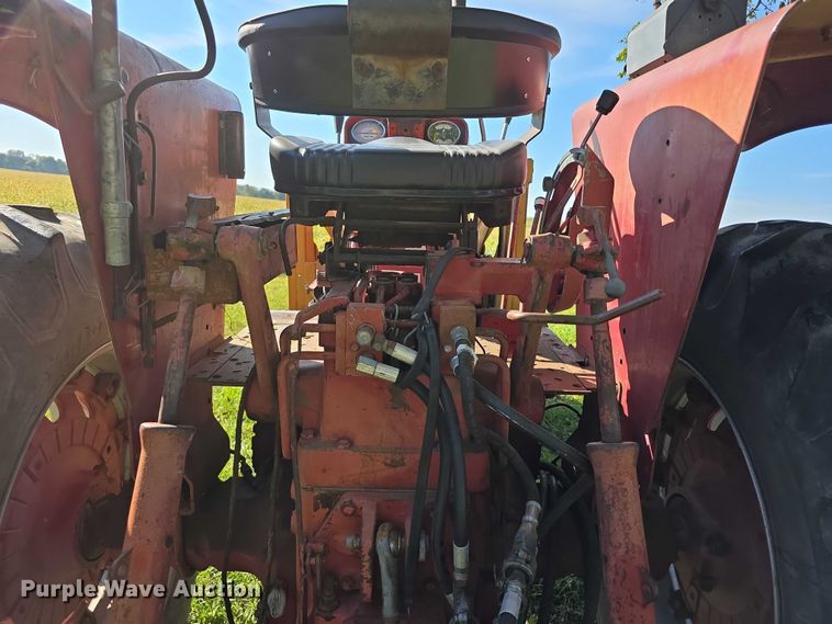 image for item DZ6385 International Harvester 756D tractor