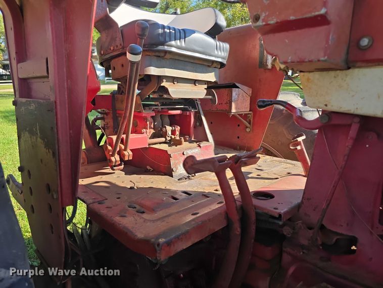 image for item DZ6385 International Harvester 756D tractor