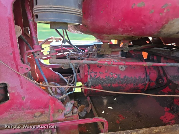 image for item DZ6385 International Harvester 756D tractor